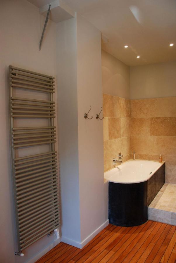 Le Moulin Des Pinchinats Bed & Breakfast Aix-en-Provence Exterior photo
