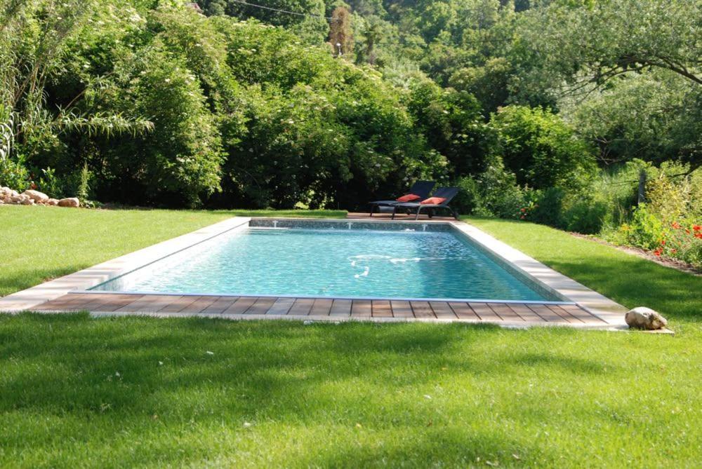 Le Moulin Des Pinchinats Bed & Breakfast Aix-en-Provence Exterior photo
