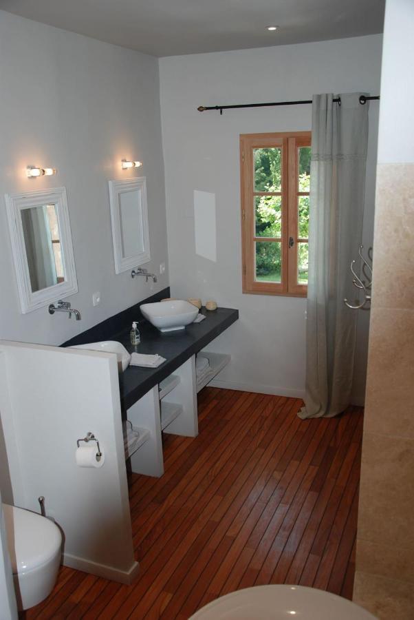 Le Moulin Des Pinchinats Bed & Breakfast Aix-en-Provence Exterior photo